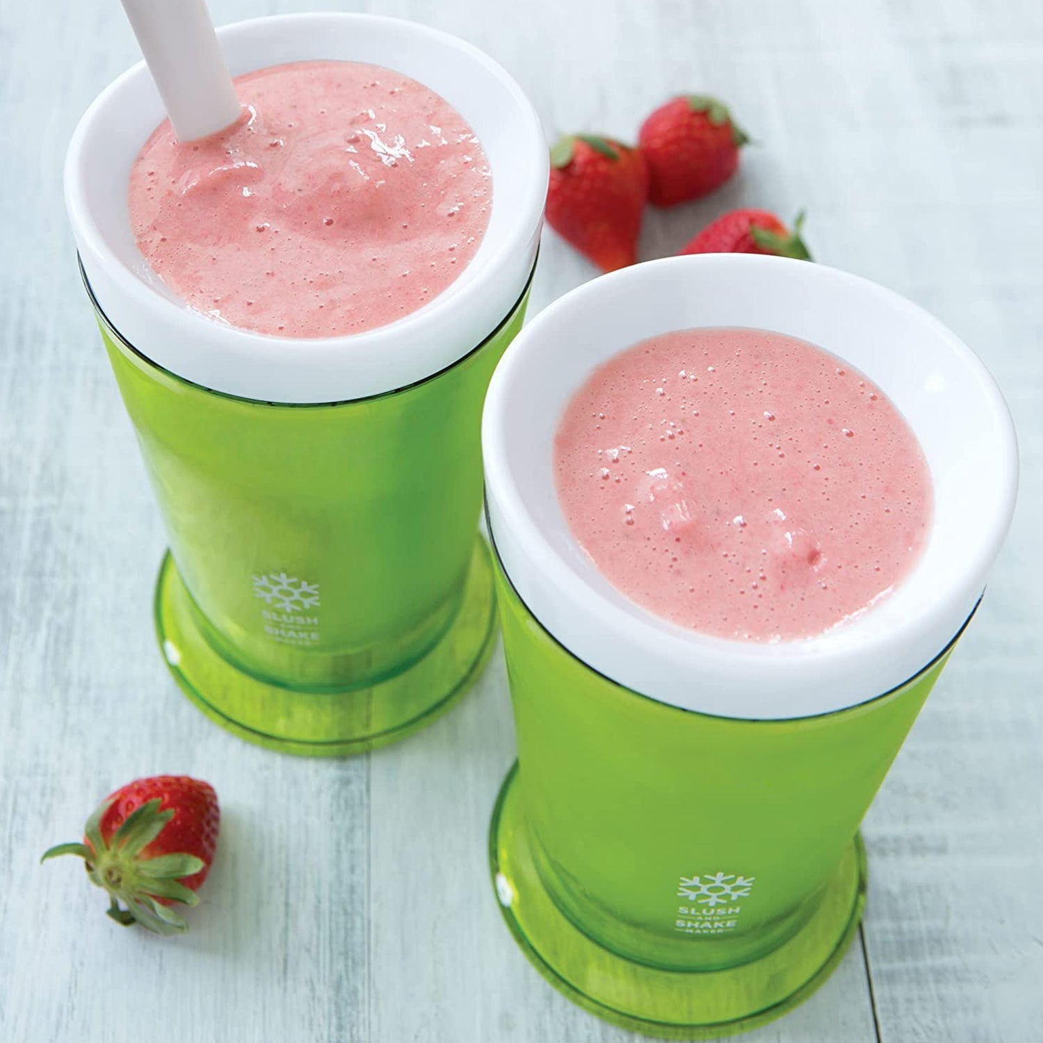 6820 Slush and Shake Maker, Compact Make and Serve Cup with Freezer Core Creates Single-serving Smoothies, Slushies and Milkshakes in Minutes, BPA-free, Gift Box. JK Trends